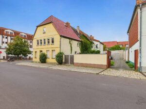 Strassennsicht + Zufahrt